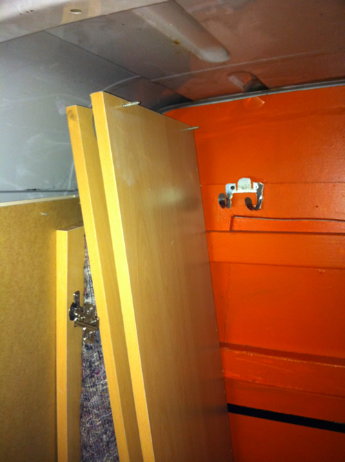 Screws left in side panels. Please remove all fixings! Screws in Panels Image